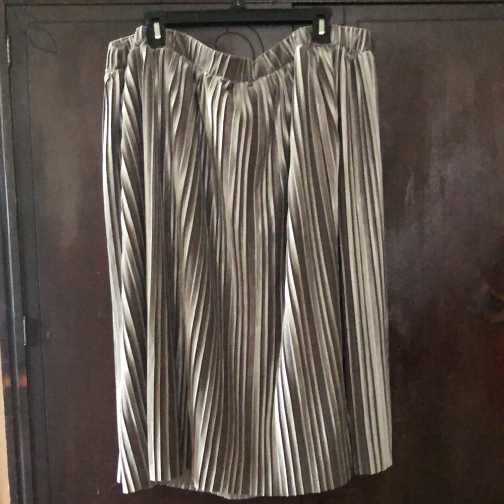 3x Faded glory gray skirt